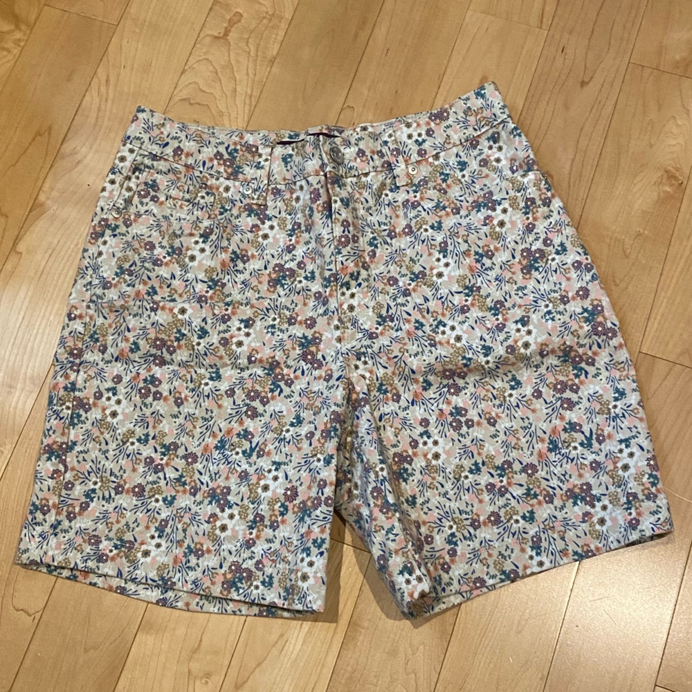 Gloria Vanderbilt Amanda Floral Denim Shorts size 8
